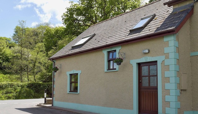 3 bedroom accommodation in Llanddowror, near Laugharne