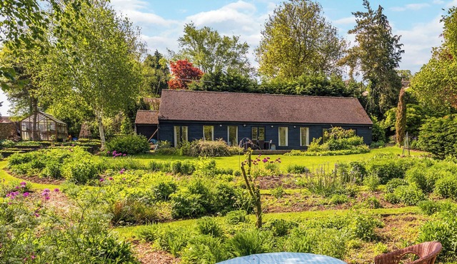 3 bedroom accommodation in Sevenhampton, near Cheltenham