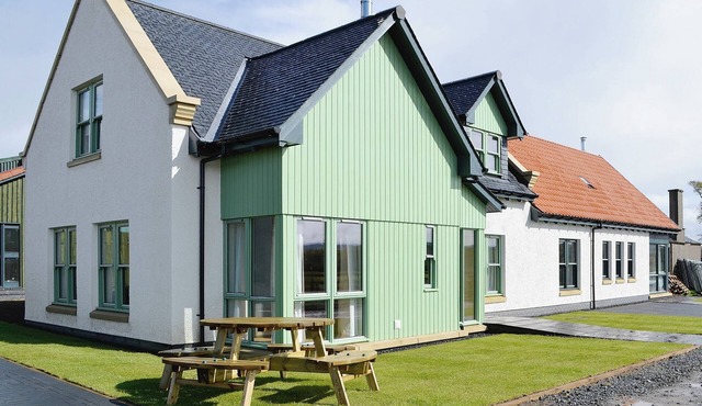 3 bedroom accommodation in Linlithgow, near Edinburgh