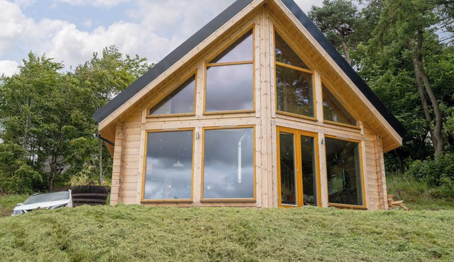 3 bedroom accommodation in Linlithgow, near Edinburgh