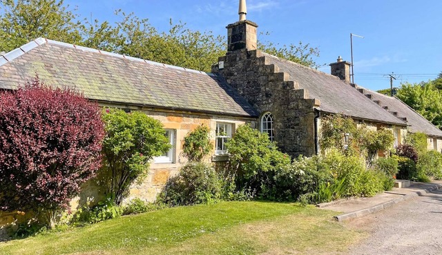 3 bedroom accommodation in Nine Mile Burn, near Edinburgh