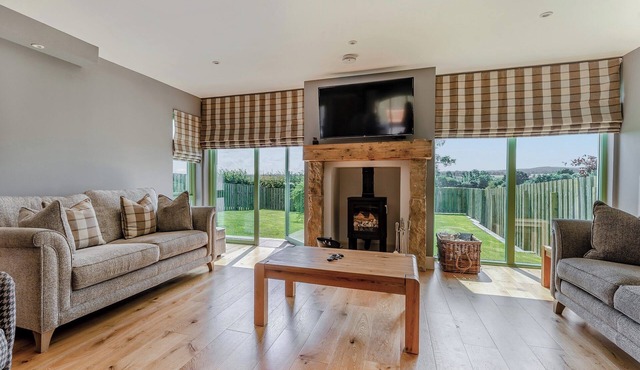 3 bedroom accommodation in Linlithgow, near Edinburgh