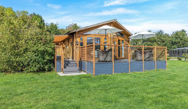 3 bedroom accommodation in Ellesmere