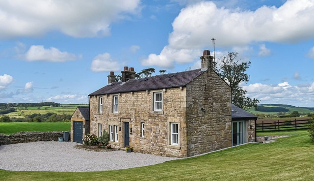 3 bedroom accommodation in Lancaster