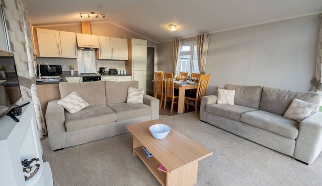 3 bedroom accommodation in Lowestoft