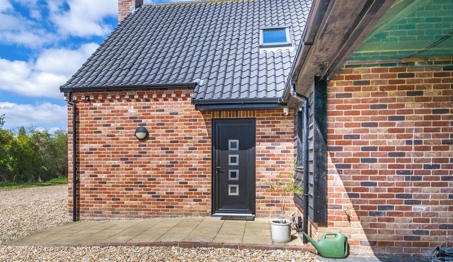 3 bedroom accommodation in Lowestoft