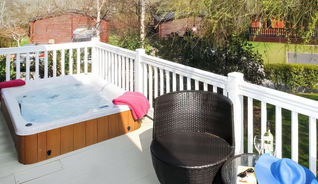 3 bedroom accommodation in Milford-on-Sea, Nr Lymington