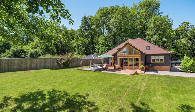 3 bedroom accommodation in Sutton Valence, near Maidstone