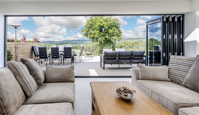 3 bedroom accommodation in Pontyates