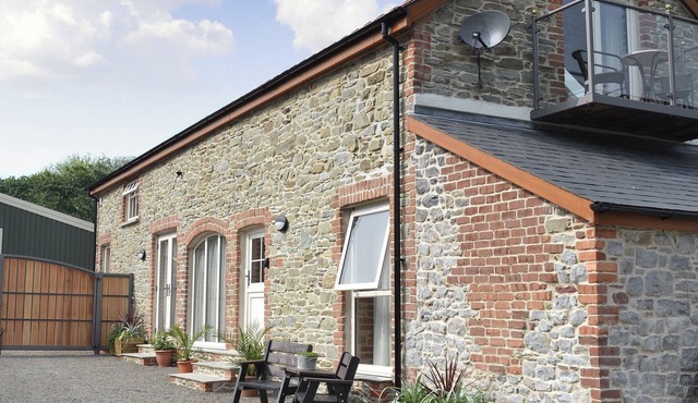 3 bedroom accommodation in Llanddarog, near Carmarthen