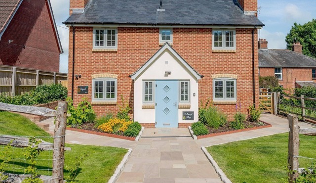 3 bedroom accommodation in Redlynch, near Salisbury