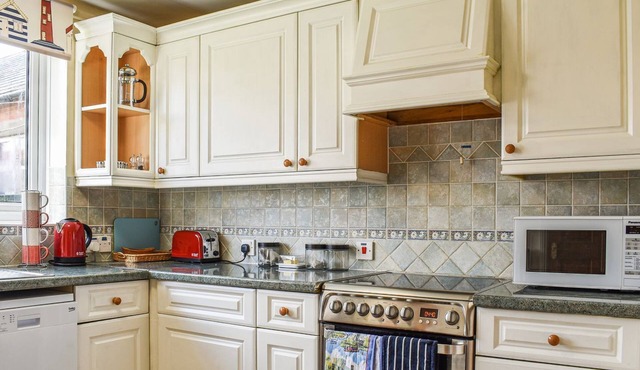 3 bedroom accommodation in Shrewton, near Salisbury