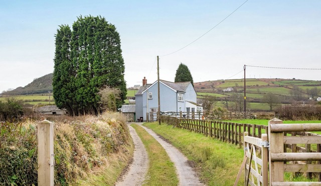 3 bedroom accommodation in St Dennis, near St Austell