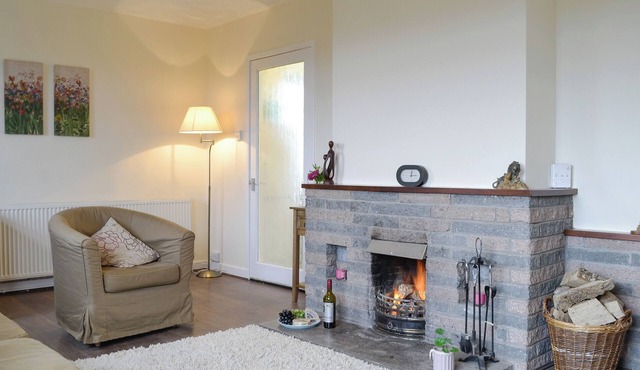 3 bedroom accommodation in Keir Mill, Thornhill