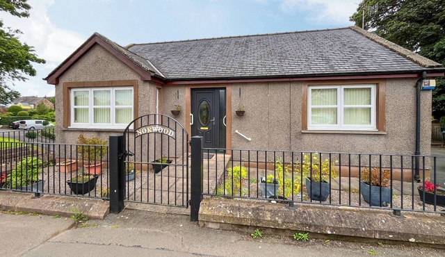 3 bedroom accommodation in Thornhill