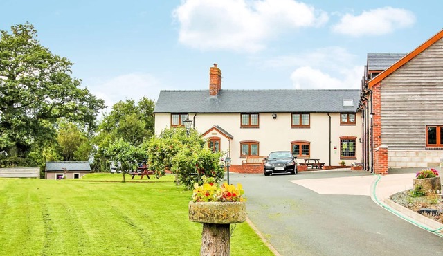 3 bedroom accommodation in Welshpool