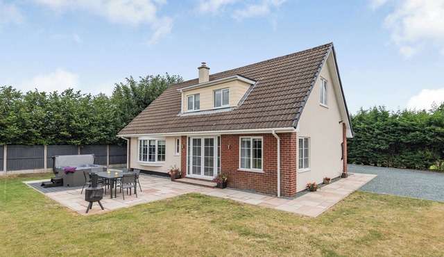 3 bedroom accommodation in Llanerfyl, near Welshpool