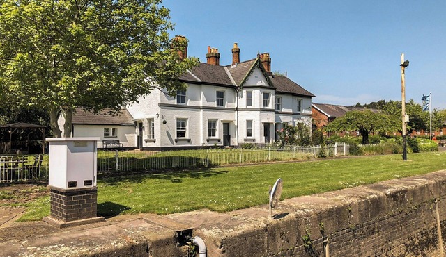 3 bedroom accommodation in Worcester