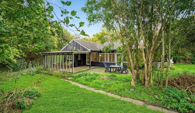 3 bedroom accommodation in Dannemare