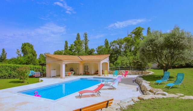 3 bedroom accommodation in Espeluche