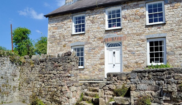 3 bedroom accommodation in Llandybie, near Llandeilo