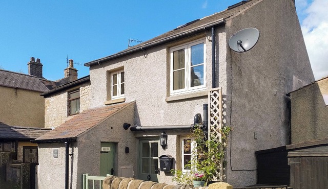 3 bedroom accommodation in Bradwell