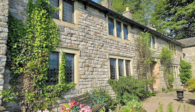 3 bedroom accommodation in Castleton