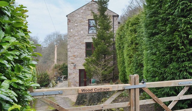 3 bedroom accommodation in Buxworth, High Peak