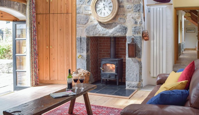 3 bedroom accommodation in Bosherston, near Pembroke