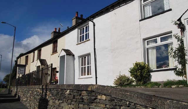 3 bedroom accommodation in Staveley
