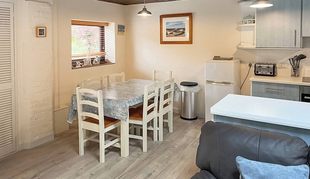 3 bedroom accommodation in Weybourne