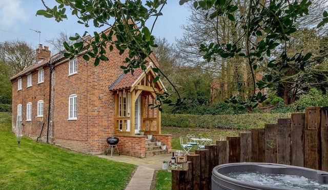 3 bedroom accommodation in Geldeston, near Beccles