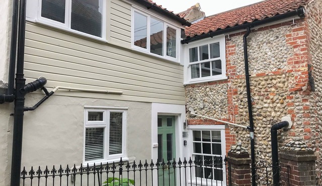 3 bedroom accommodation in Blakeney