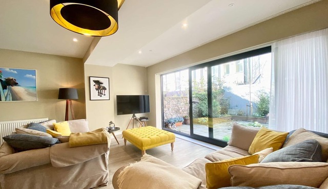 3 bedroom accommodation in Bristol