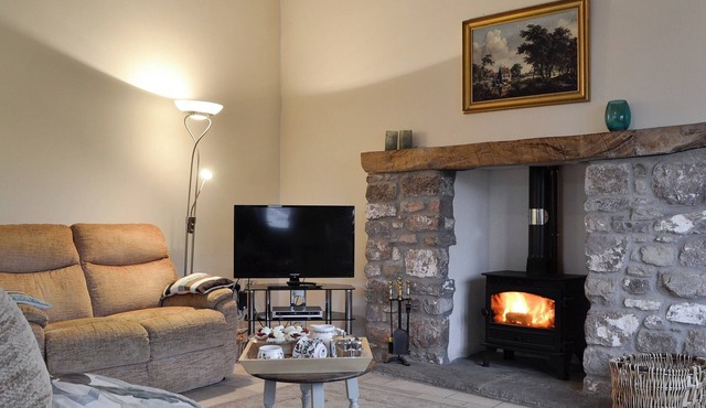 3 bedroom accommodation in Middleton, near Swansea