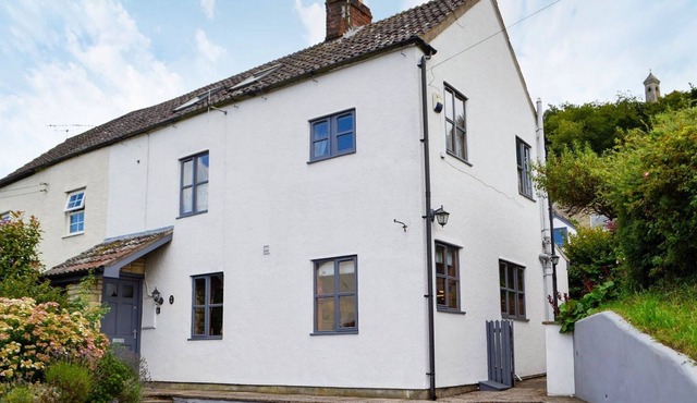 3 bedroom accommodation in North Nibley, near Dursley