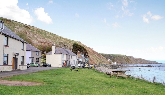 3 bedroom accommodation in Burnmouth, near Eyemouth