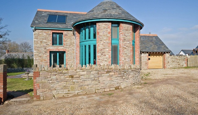 3 bedroom accommodation in Felindre