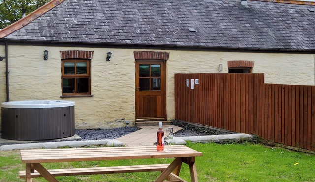 3 bedroom accommodation in Llanynghenedl, near Holyhead