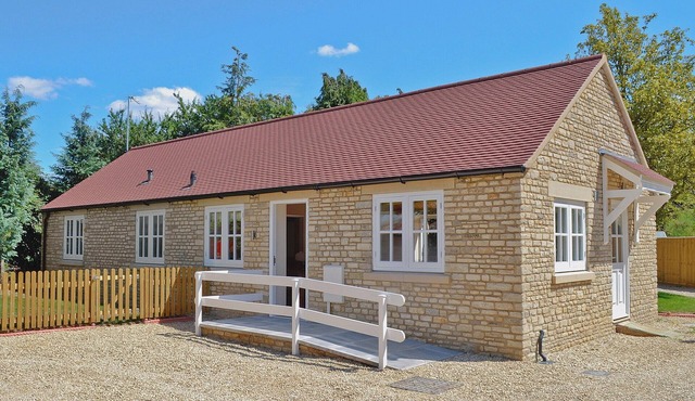 3 bedroom accommodation in Southrop, near Lechlade