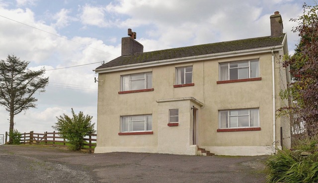 3 bedroom accommodation in Cynheidre, near Llanelli