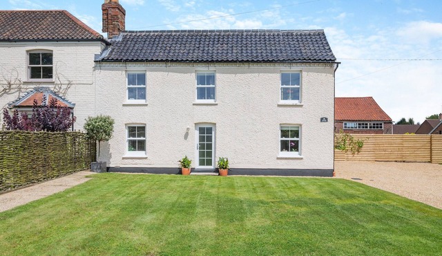 3 bedroom accommodation in Longham