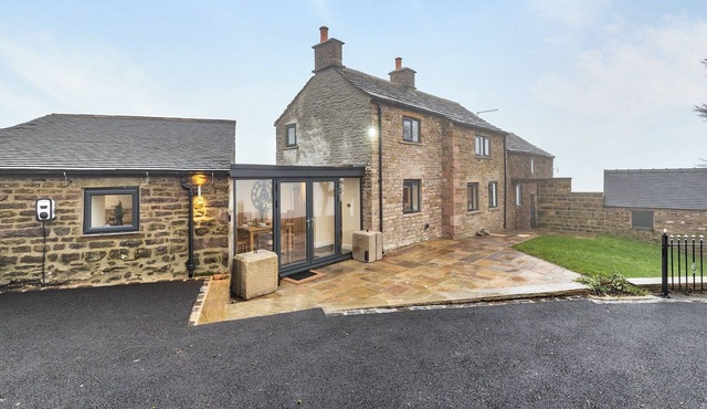 3 bedroom accommodation in Hollinsclough, near Buxton