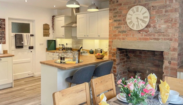 3 bedroom accommodation in Mills Croft, near Hognaston