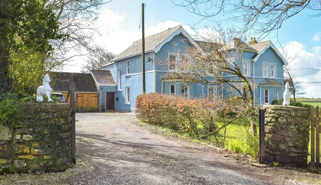 3 bedroom accommodation in Pendine