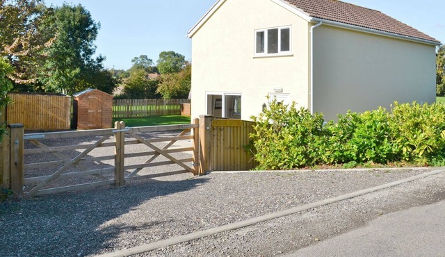 3 bedroom accommodation in Holton Holgate, near Spilsby