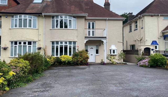 3 bedroom accommodation in Torquay