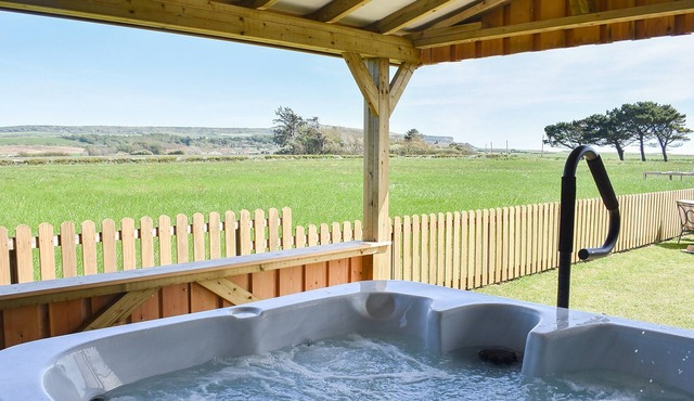 3 bedroom accommodation in Chale, near Ventnor