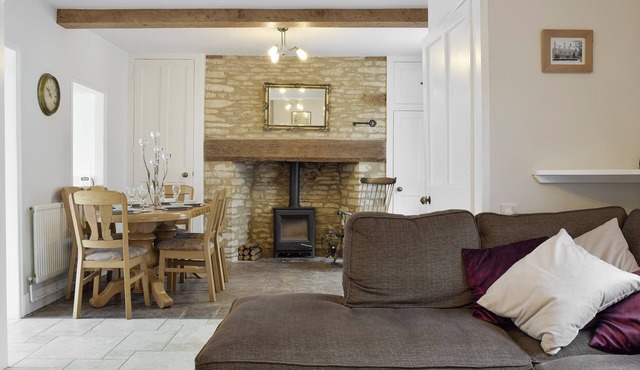 3 bedroom accommodation in Bampton, near Witney