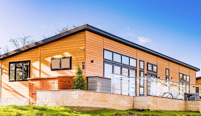 3 bedroom accommodation in Bourn